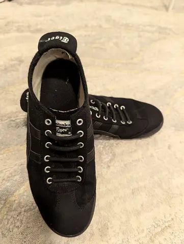 Onitsuka Tiger Mexico 66 Athleisure Sneaker - Very Stylish and Comfortable