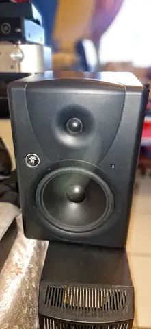Mackie MR8 Powered Studio Monitor