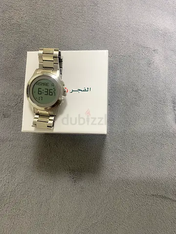 الساعة الفجر