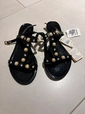 Chic Black Sandals with Pearl Accents