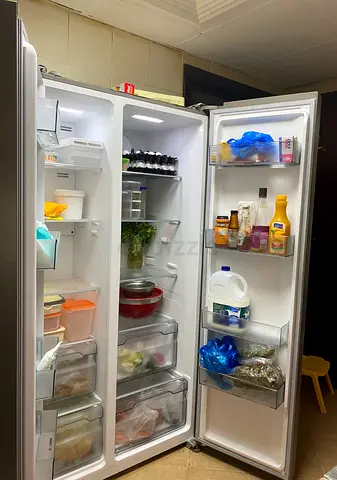 (negotiable) For Sale: Spacious and Functional Refrigerator with Ample Storage