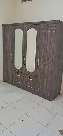 4 door wardrobe selling brand new
