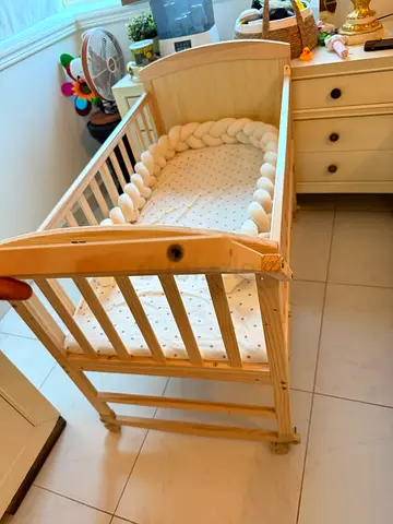 Teknum baby crib