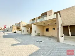 Elegant &amp; Aspirational | 4BR Townhouse Villa + Maid's Room | 2 Parking Spaces
