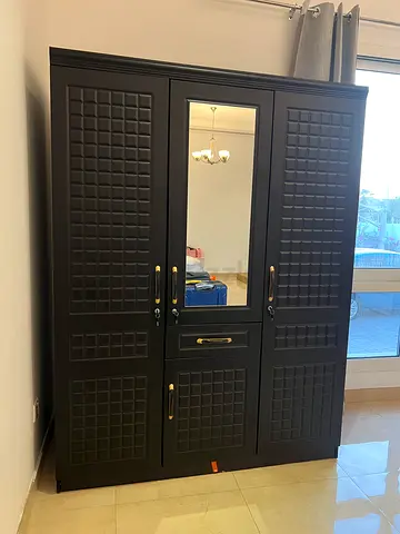 Hi I want to sale 3 door cabinet brand new please contact me