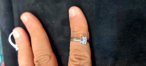 Elegant Silver Ring with Sparkling Stone