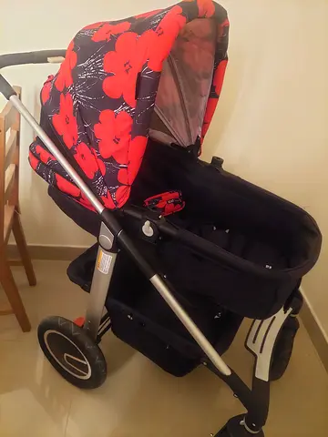 A big pram with a good supporting tools and a great cushioning.