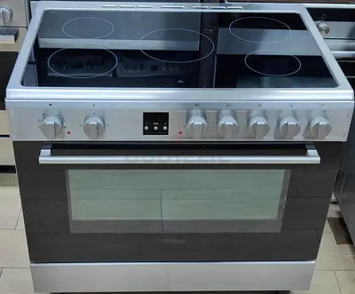 Electric Carmic cooker sale now 90/60cm
