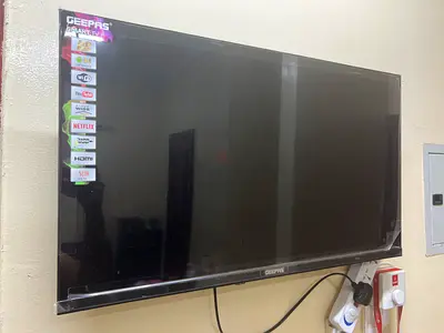 GEEPAS Flat Panel TV - Your Entertainment Hub