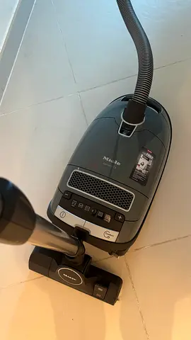 Vacuum cleaner  Miele
