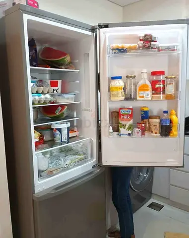 Candy Bottom Freezer Refrigerator