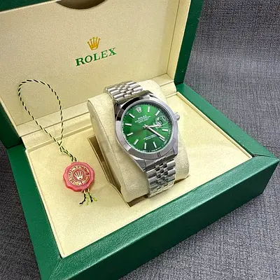 Rolex Watch with Eye-Catching Green box and card