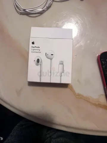 Apple EarPods with Lightning Connector - Like New
