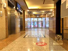 WOW \\ LOOK LIKE A SPACIOUS GORGEOUS APARTMENT \\ AT THE PRIME LOCATION \\ FAMILY BUILDING \\