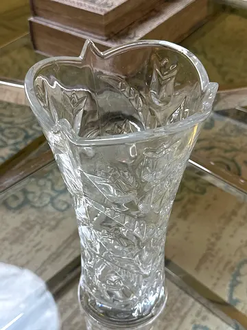 Exquisite Vintage Crystal Vase - A Timeless Collectible