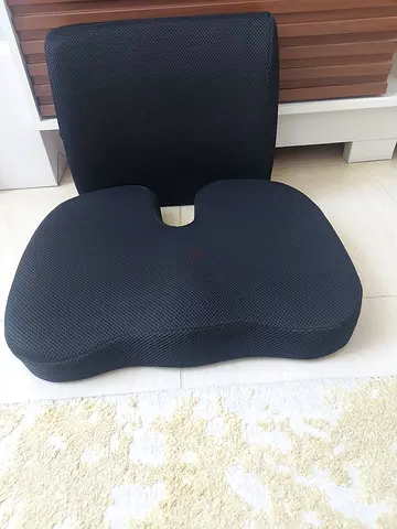 Ergonomic Black Seat Cushion for Comfort