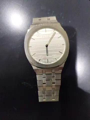 Stylish Gucci big hand and tiny treasure for mens and womens Watch for Sale