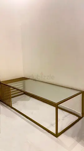 للبيع طاوله مدخل وطاوله أخرى