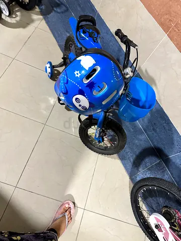 Kids cycle with helmet