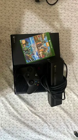 XBOX ONE 500GB with one controlle