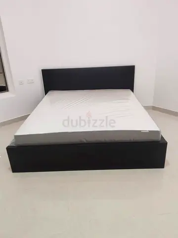 IKEA malam king size bed with IKEA mattress 180×200cm and 2 storage drawers underneath is available
