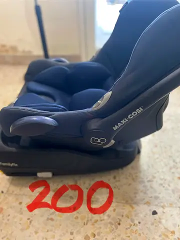 Maxi-Cosi Car Seat in Excellent Condition - Only 200 AED!