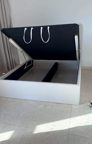 Storage Bed with Lift-Up Top for Efficient Space Management