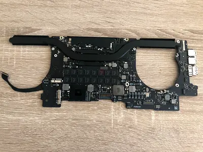 Macbook Pro A1398 15”  Early 2013 - i7 - 2.7GHz 16GB Logic Board 820-3332-A (Motherboard)