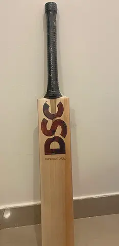 DSC Super Natural Bat AED 3500 (MRP 4700 AED)