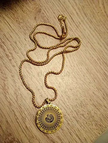 Elegant Gold-plated Pendant Necklace with Chain