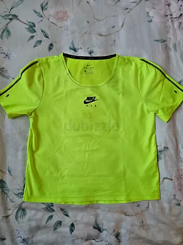 Nike Active T-shirt in Bright Yellow