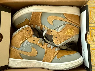 Air Jordan 1 MID ‘size 37.5’ *urgent sale*