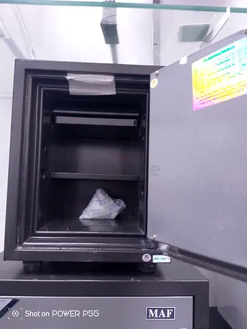 I selling new safe locker 50 kg safe office room