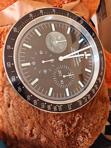 Wall clock omega