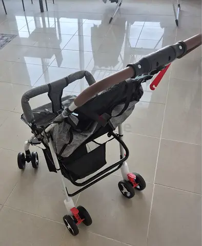 Lightweight and Foldable Stroller in Great Condition