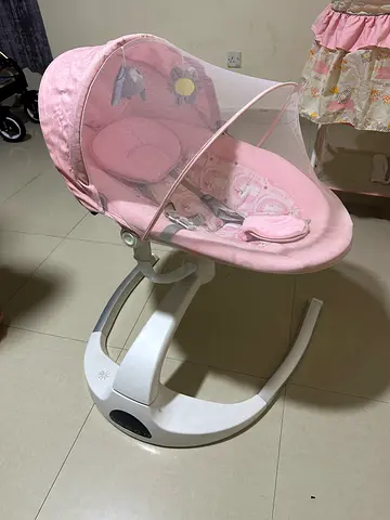 Gentle Baby Rocker in Soft Pink for Comfortable Naps