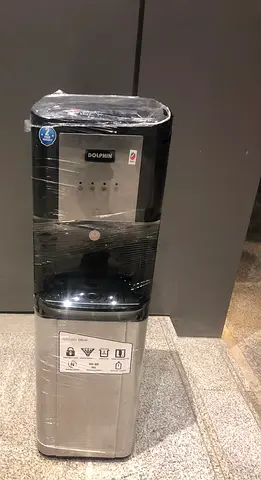 Bottom load water dispenser