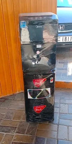 Bottom load water dispenser