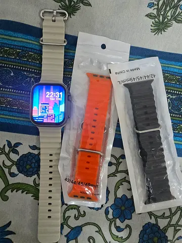 Bolt Smartwatch with Extra Bands