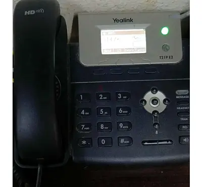YEASTAR S20 WITH O2 MODULE AND 2 X YEALINK IP PHONES