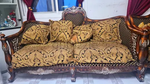 Vintage Ornate sofa with table for Sale