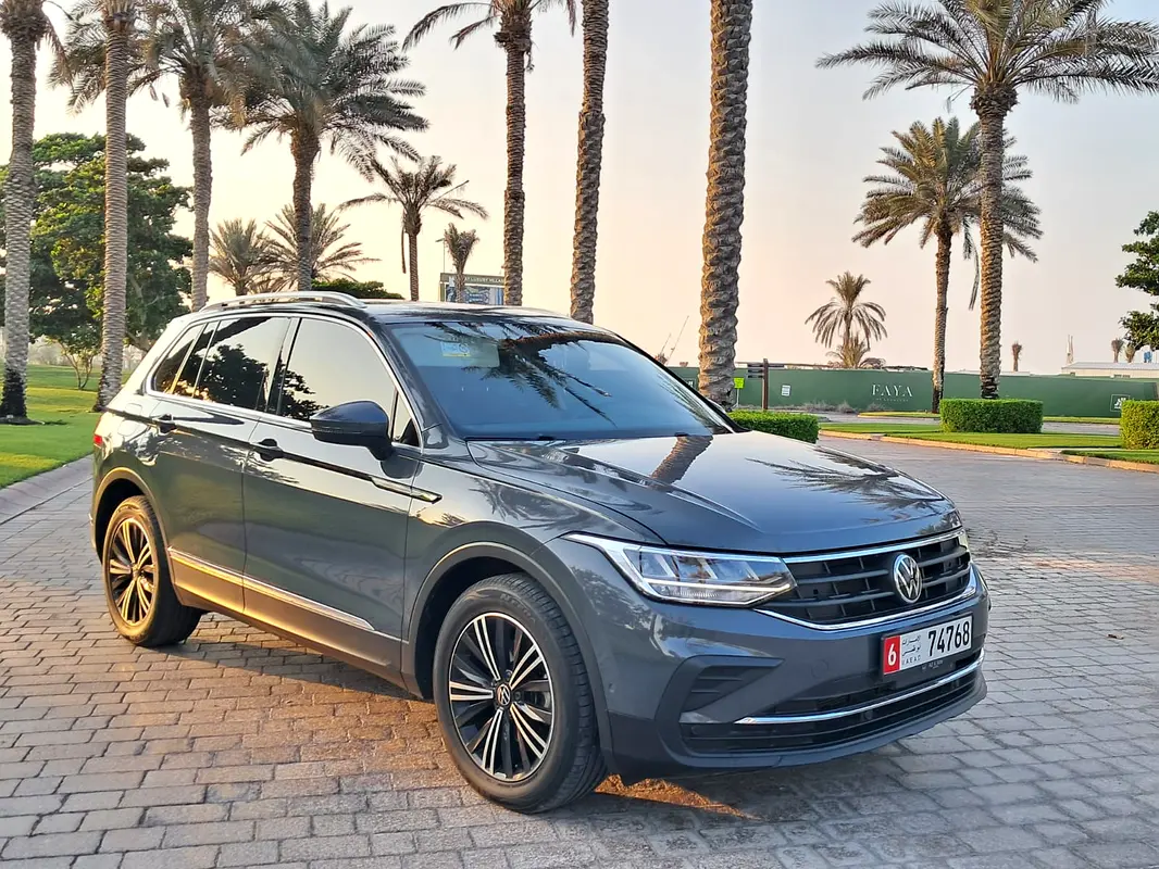 Volkswagen Tiguan 2021 — photo 1 of 15