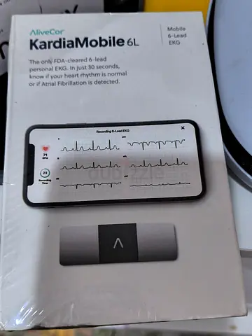 AliveCor KardiaMobile 6L - Portable ECG Monitor