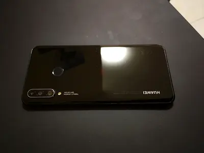 Huawei smartphone in excellent condition Only front screen damaged