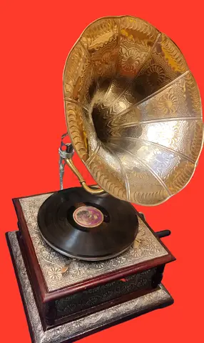 Rare Vintage  working Gramophone with 1 free cd record - A Timeless Collectible