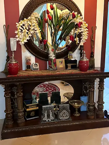 Elegant Wooden Console Table with mirror