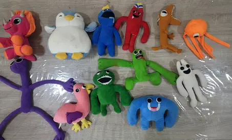 rainbow friends plushies and banban and penguin plushie