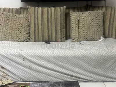 Comfortable high Matress  with Stylish Cushions for Sale