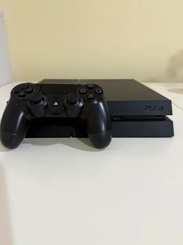 Ps4 original model with one controller