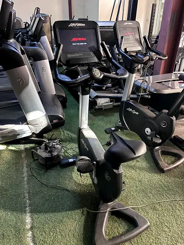 Life Fitness Discover SE Upright Bike – 2019 Model – Used / Refurbished  Price: 4,500 AED